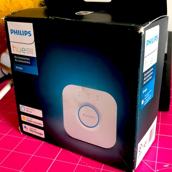 Philips Hue Wireless Lighting BRIDGE - Picture 2 of 3